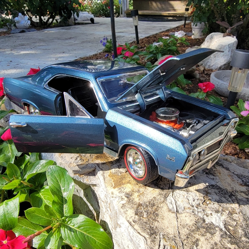 MOTORMAX ♡ 1967 Slate Blue Metallic Chevelle SS396 1:18 Scale Diecast Model - Picture 17 of 17
